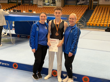 DM 2024 Trampolinturnen, Joris mit Trainerinnen