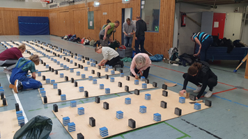 Reparatur Bodenturnfläche Montreal 2026, Schaumstoffwürfel lösen